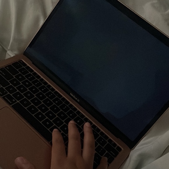 Macbook air - Picture 7 of 8